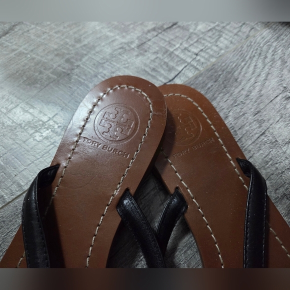Tory Burch Terra Thong Flip-Flop Size 6. - Picture 4 of 5